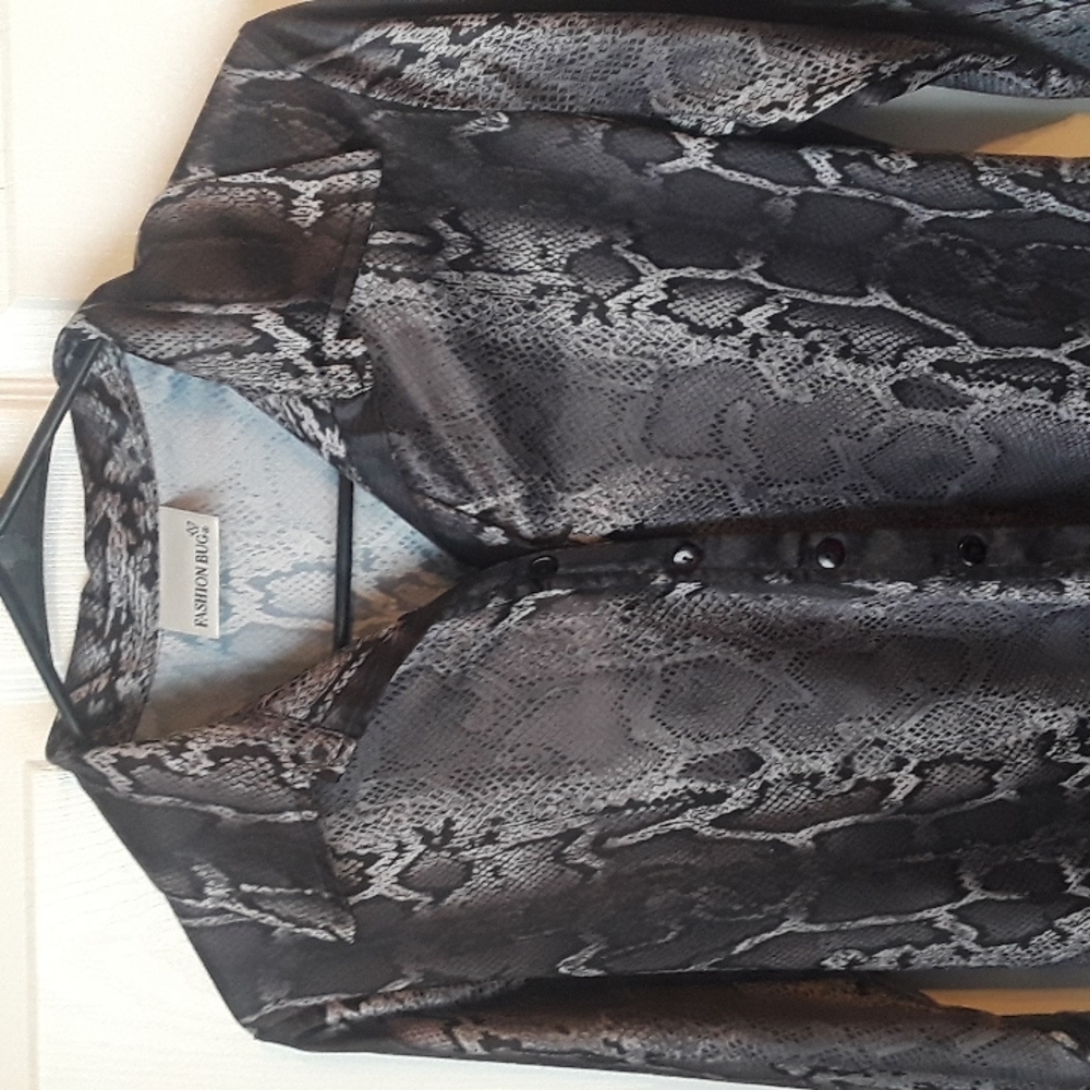 Y2K Shiny Snake skin Print grey / black 3/4 sleeve button up top Fashion Bug